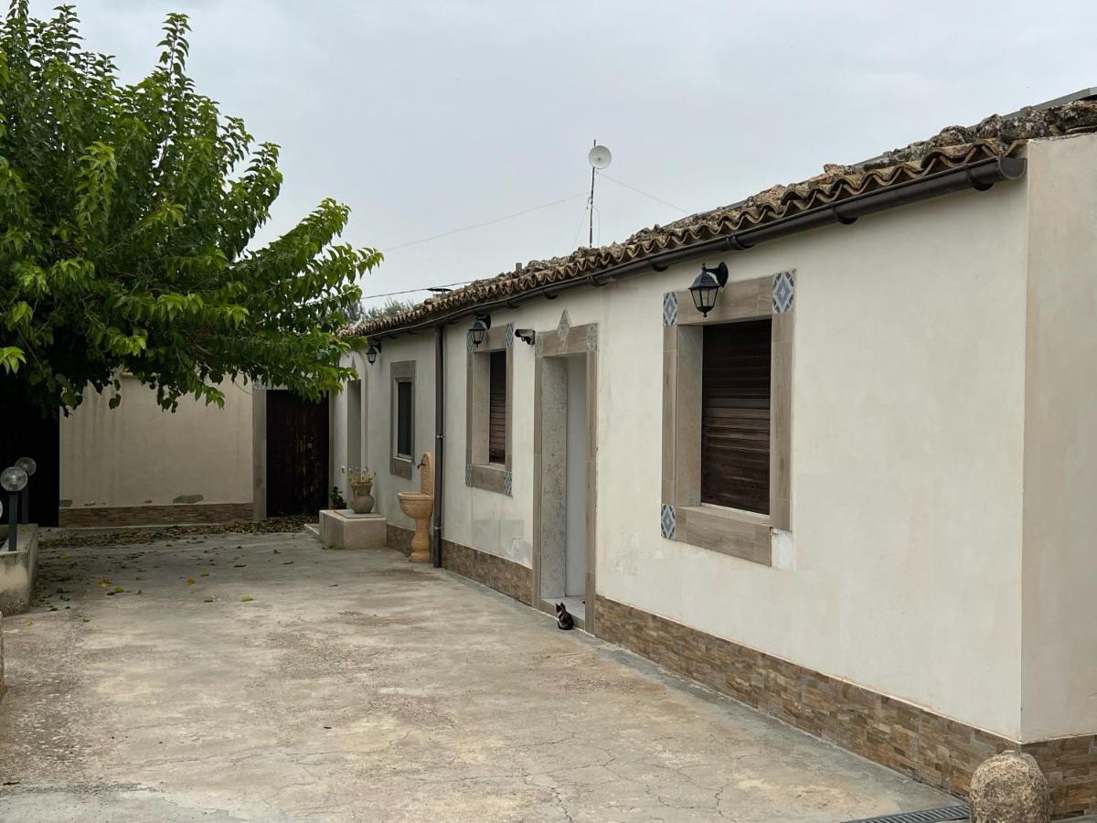Casa Di Mirto Bed & Breakfast Chiaramonte Gulfi Exterior foto